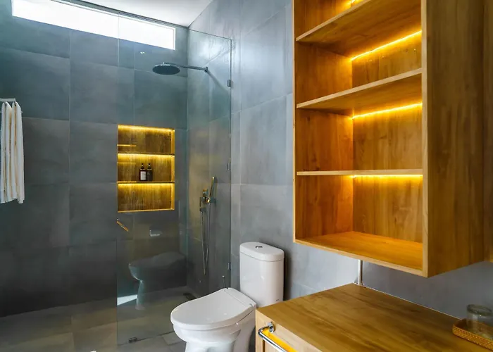 New 3 Bedroom With Rooftop Seminyak