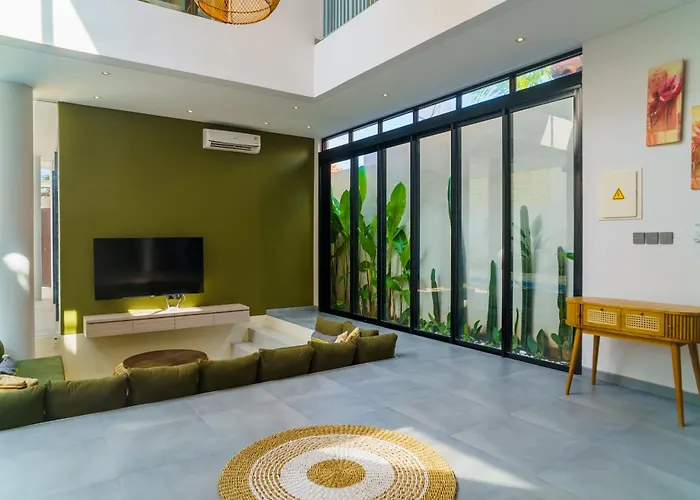 New 3 Bedroom With Rooftop *